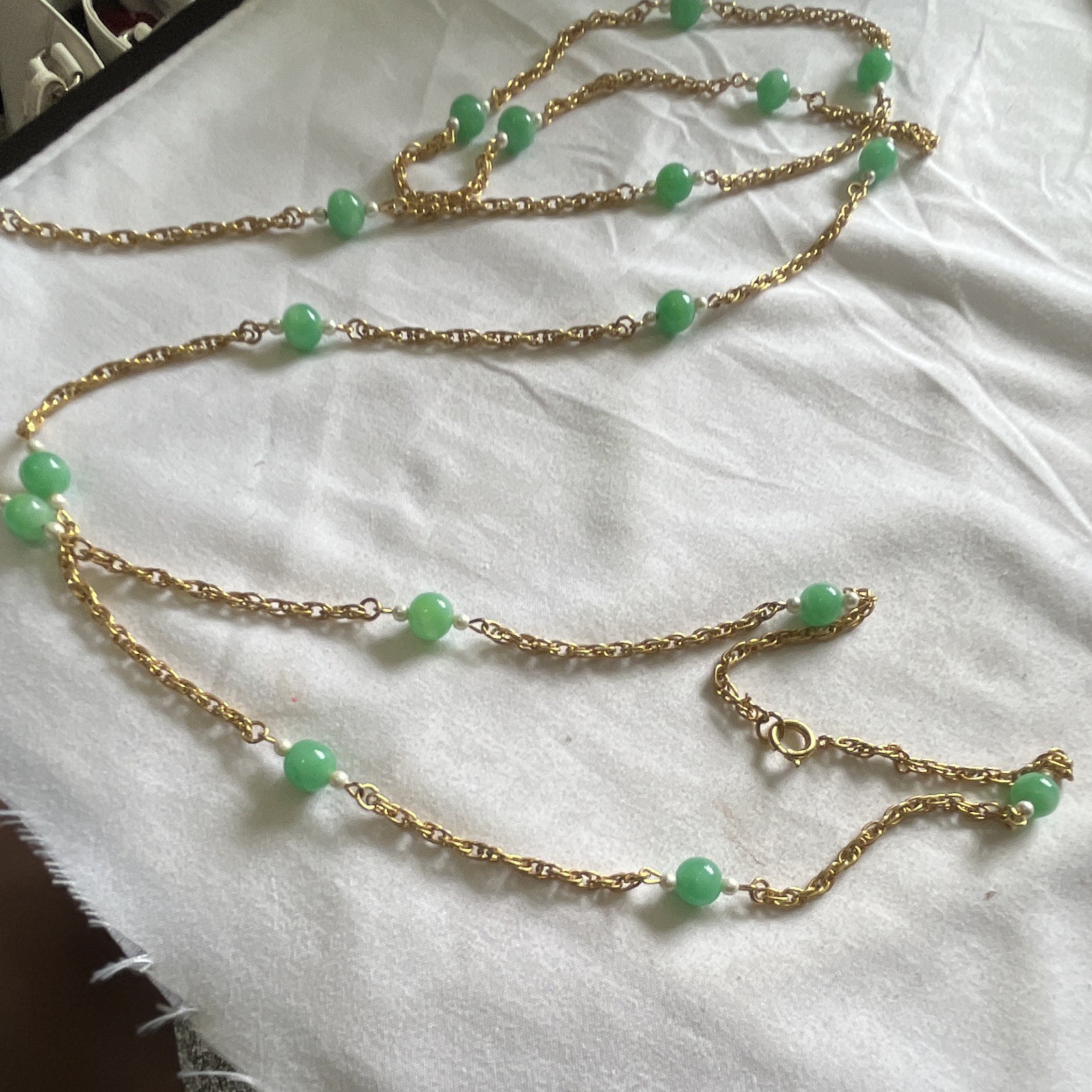 Vtg 24-28 in Gold Tone Cable Chain Station Necklace w/ Green Beads