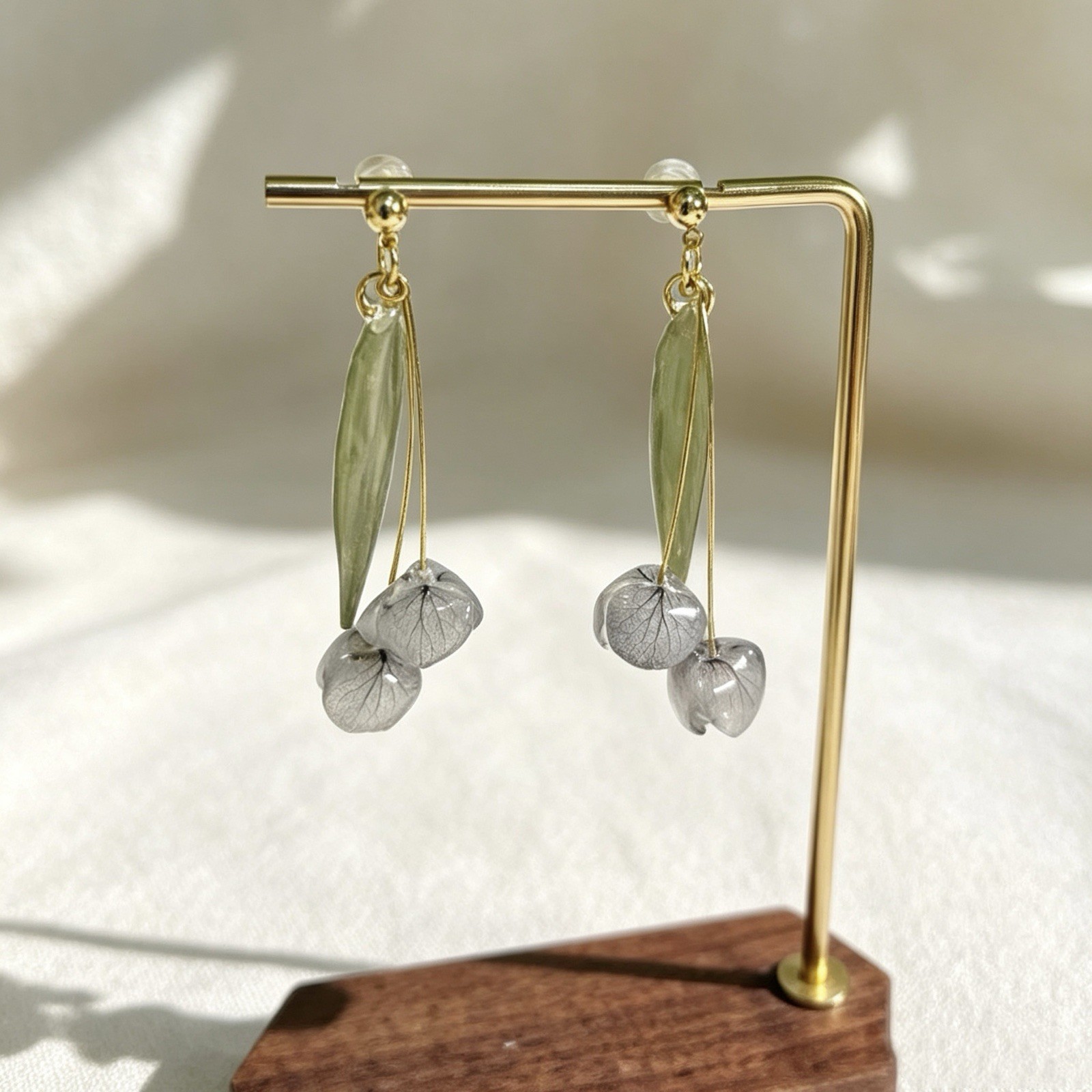 Handmade Resin Yunnan Dried Hydrangea Earrings 18K Gold Plated Copper Alloy
