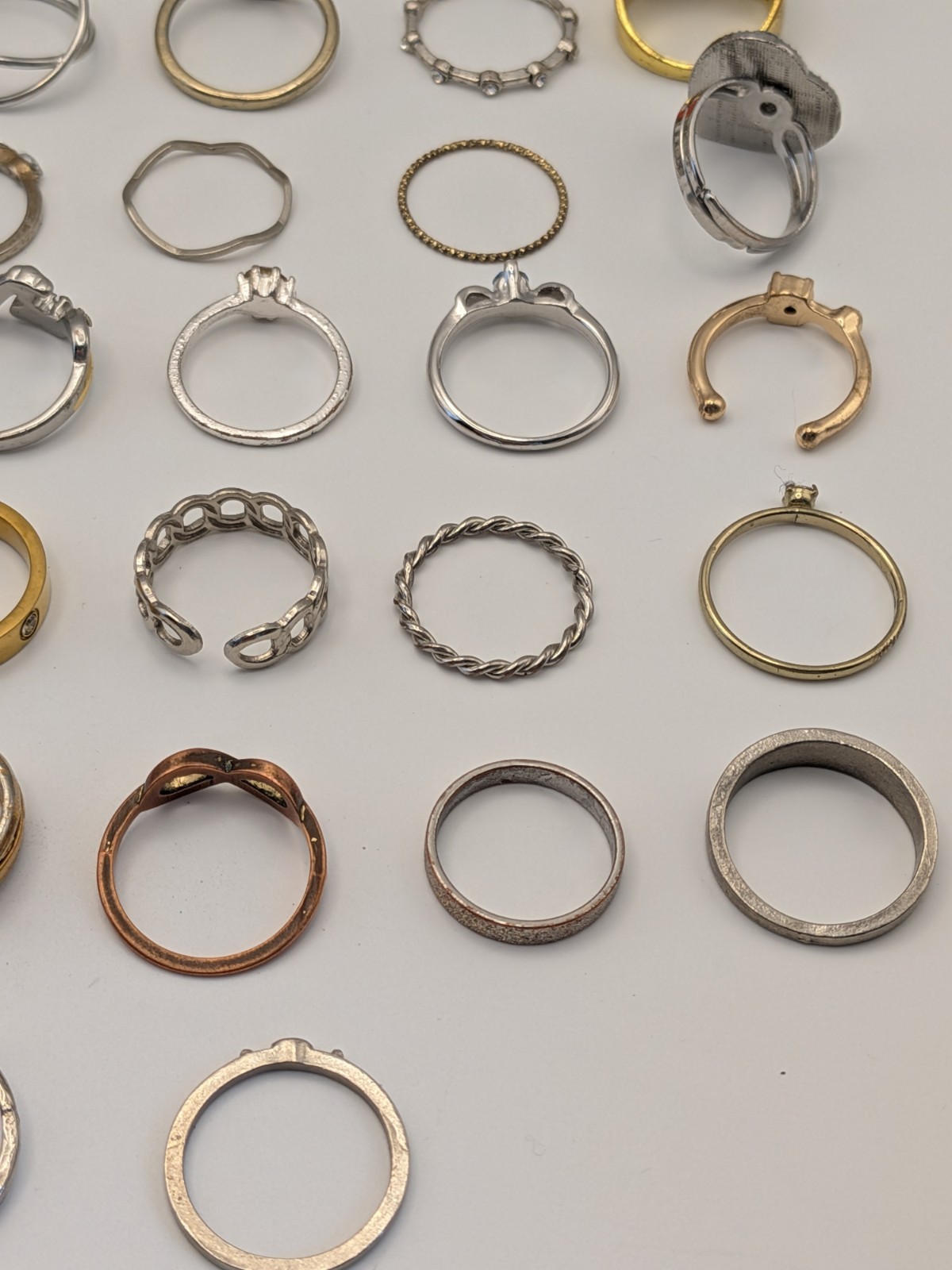 69 Junk/Costume Rings – Various Sizes, Metal, Rhinestones