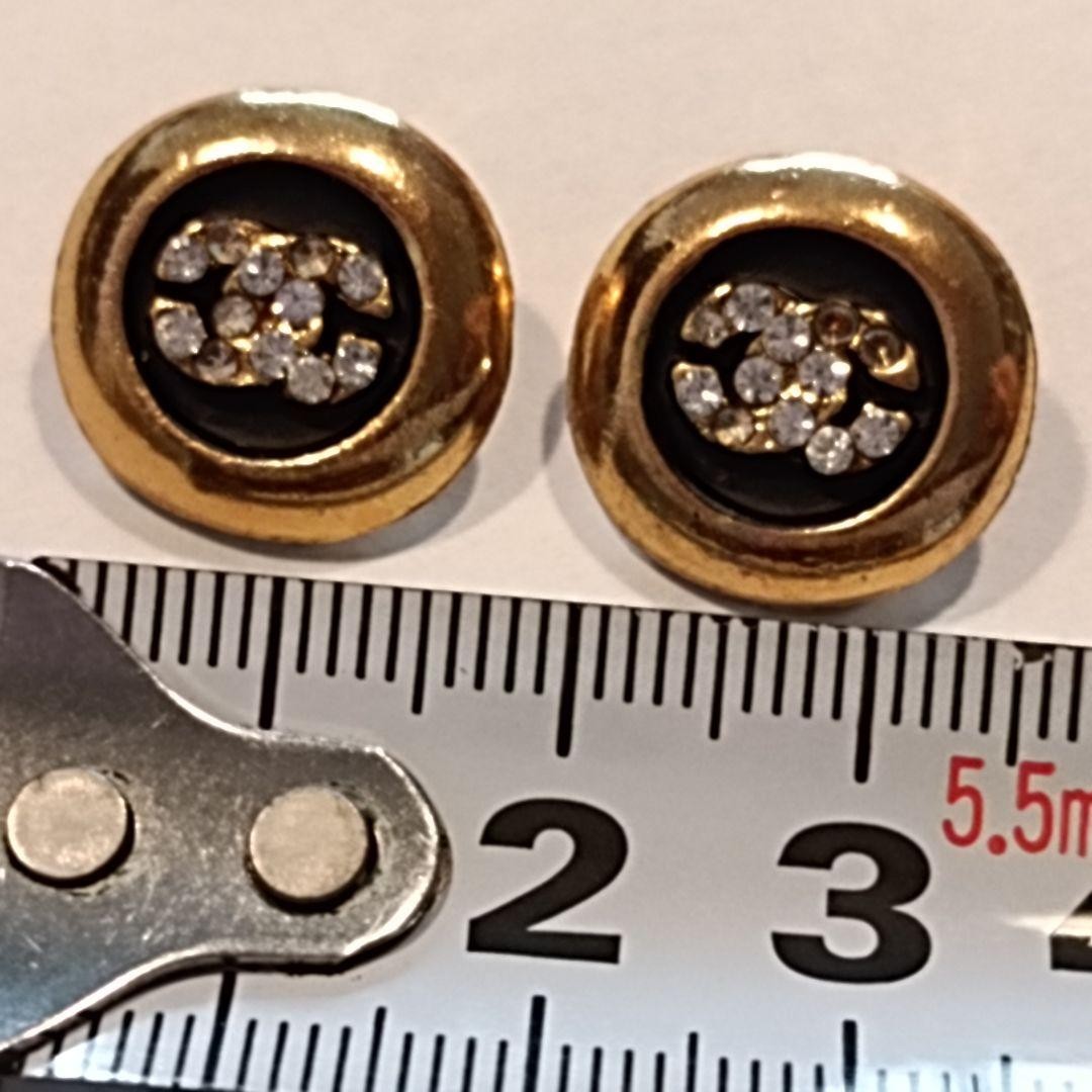 Chanel Earrings with Scratches and Stains No Accessories