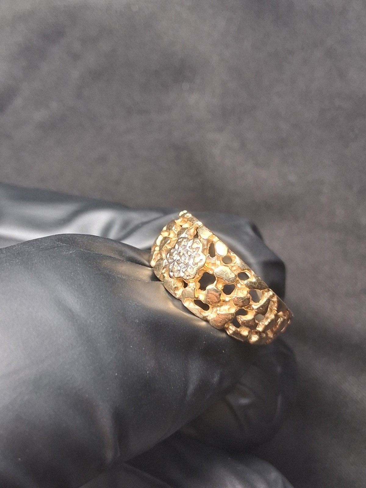 Vintage Solid 10kt Yellow Gold Nugget Style Ring