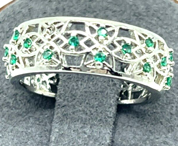 Ring. Silver Tone Band with Green Crystal Accents. Size 6