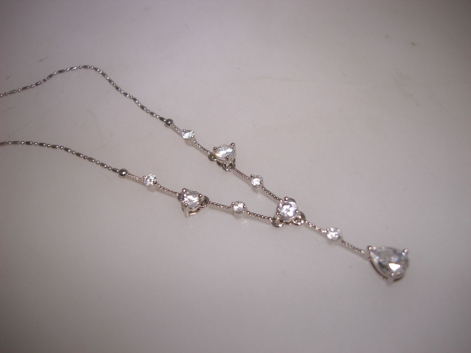 BEAUTIFUL SILVER APPROX. 1+ CTW SPARKLING DQ CZ PENDANT NECKLACE!