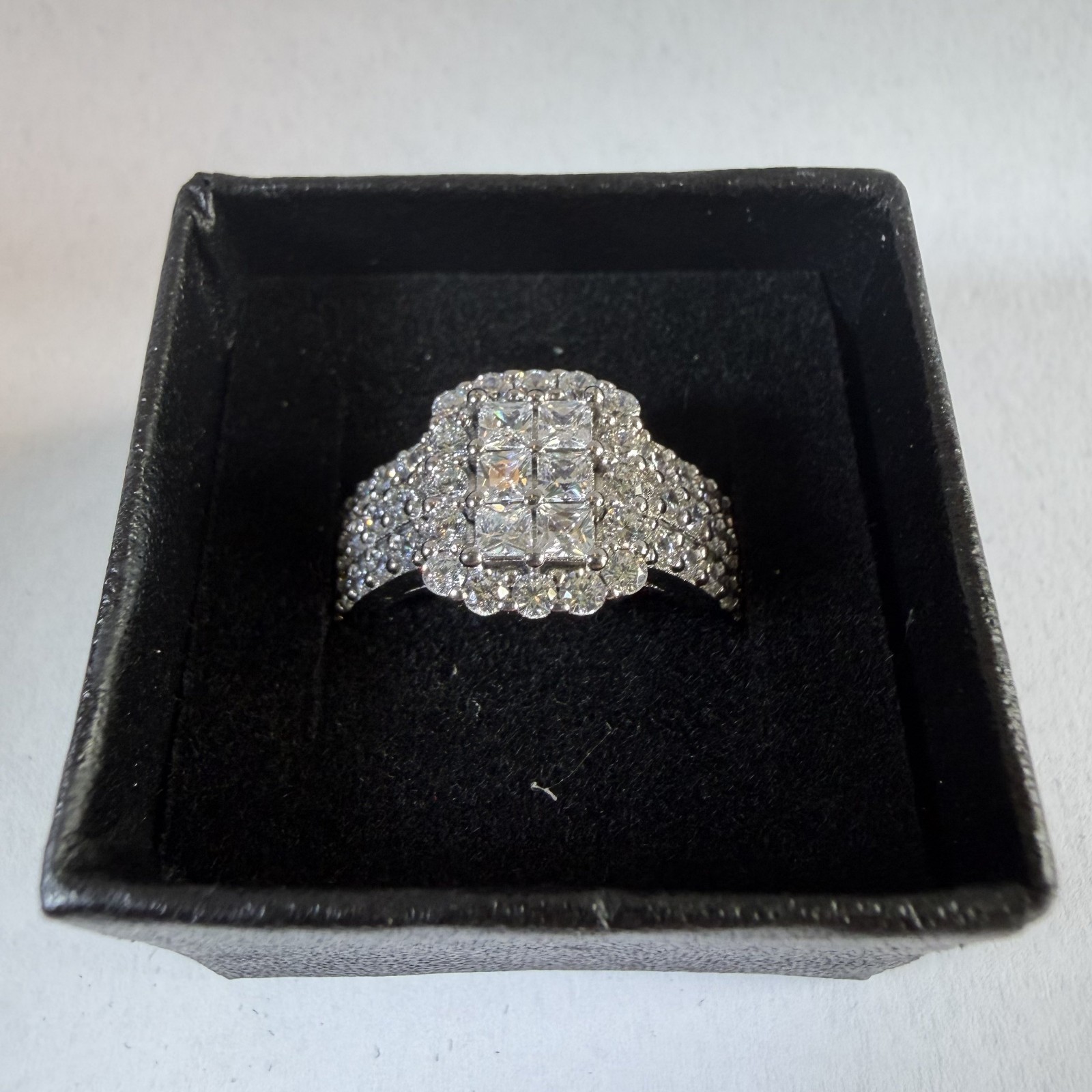 (NEW) Rhodium Over Sterling Silver 52-Stone White Diamond Simulant Ring Sz. 8.5