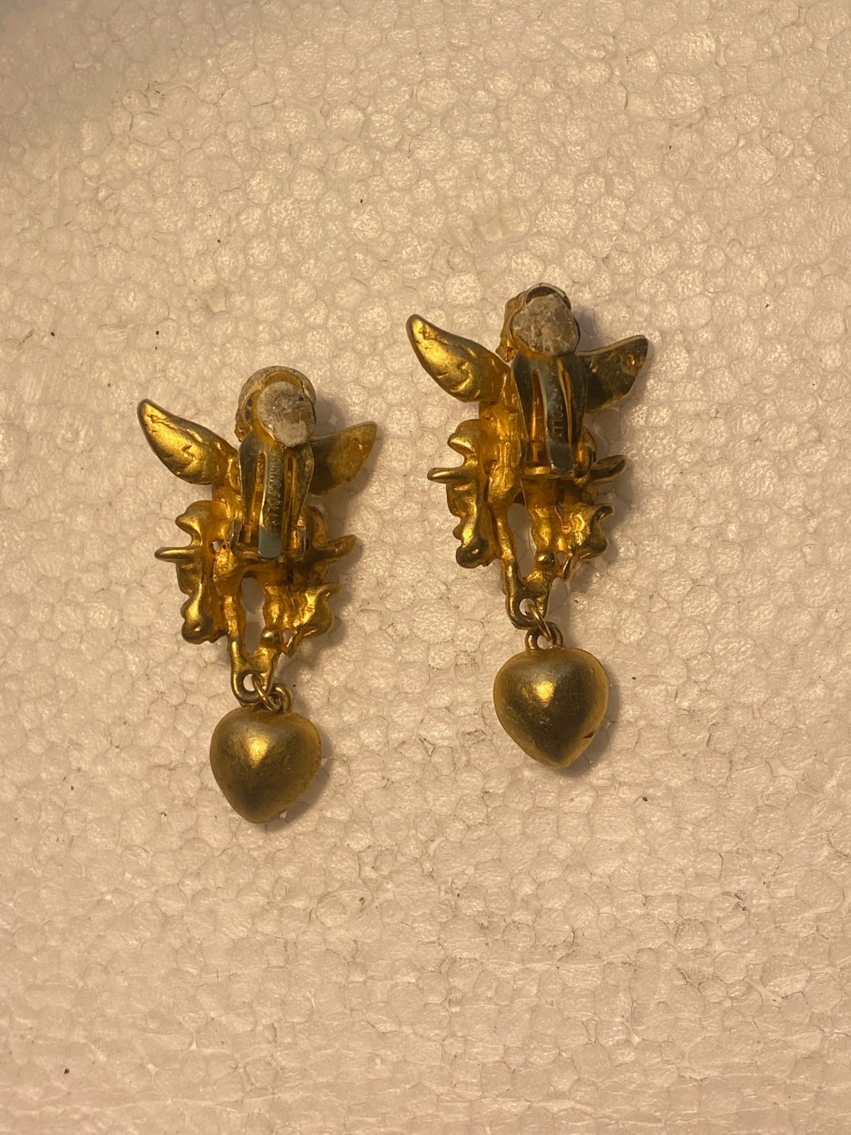 Vintage Heavenly Flying Cherub Angels Gold Tone Sweater Pin 1″ Lapel Pin Clasps