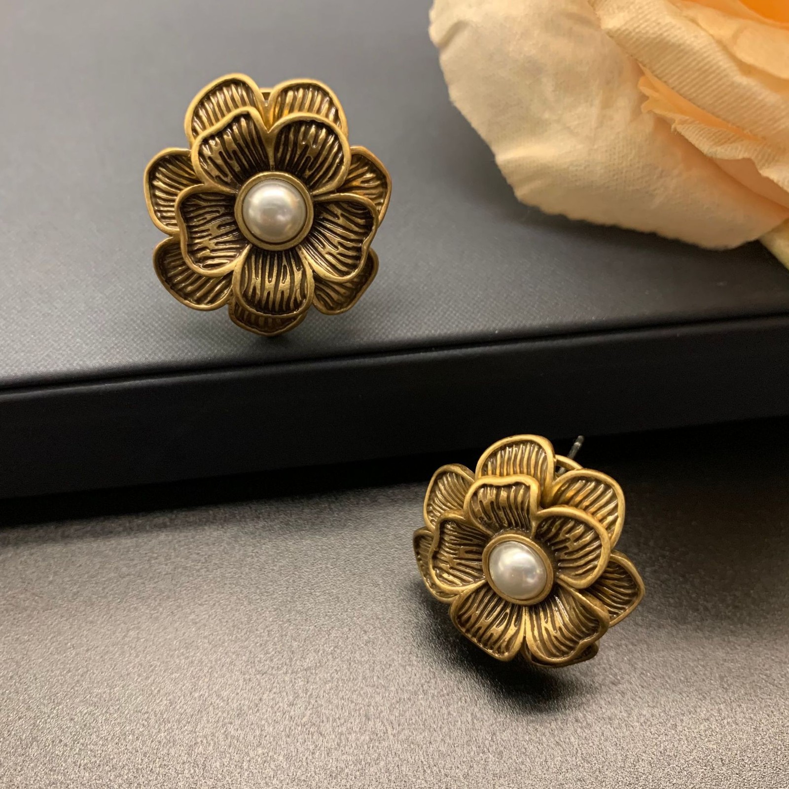 Retro Pure Copper Flower Shaped Earrings Studs Exquisite Women Jewelry Gifts