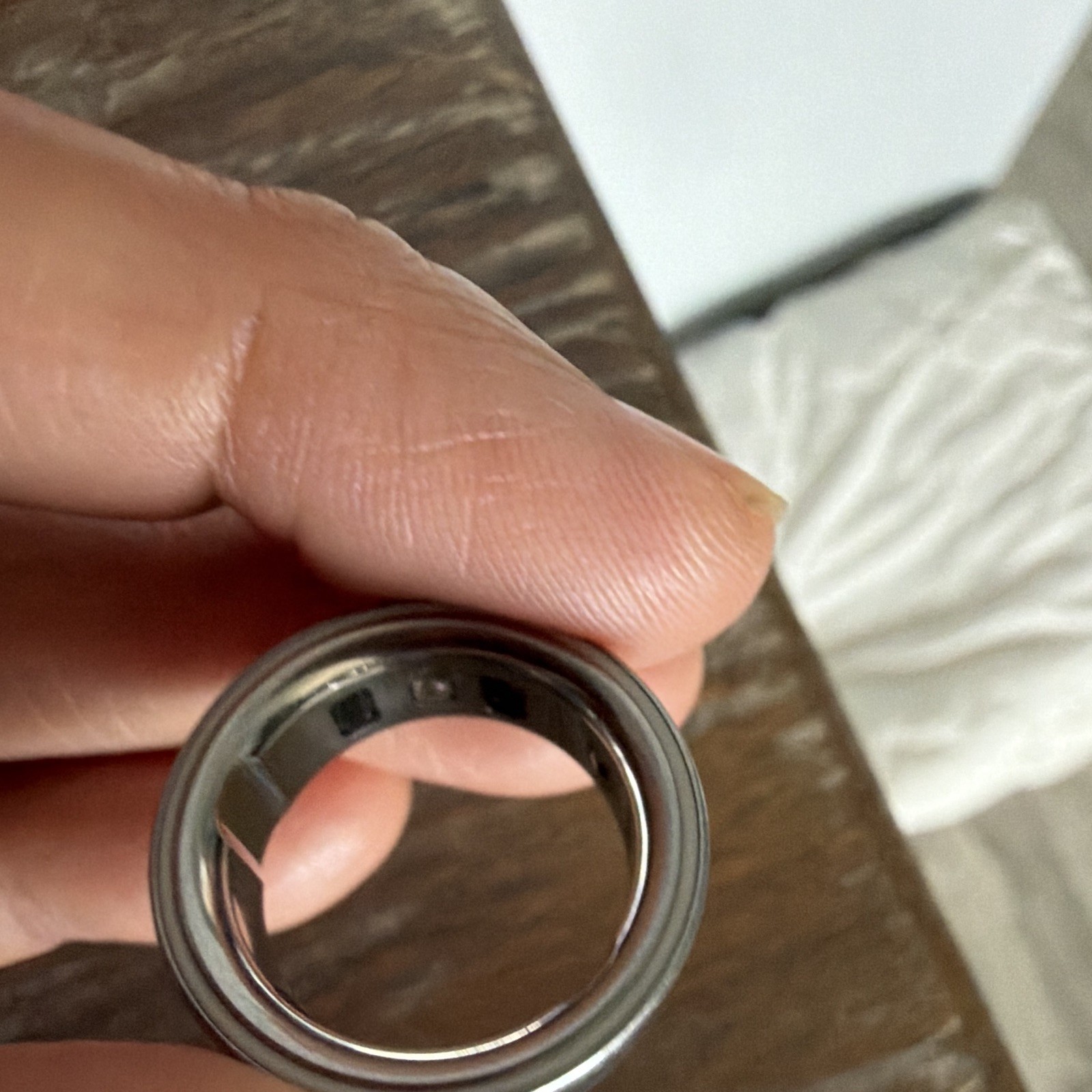 Woman Oura ring 4. Size 6 chrome