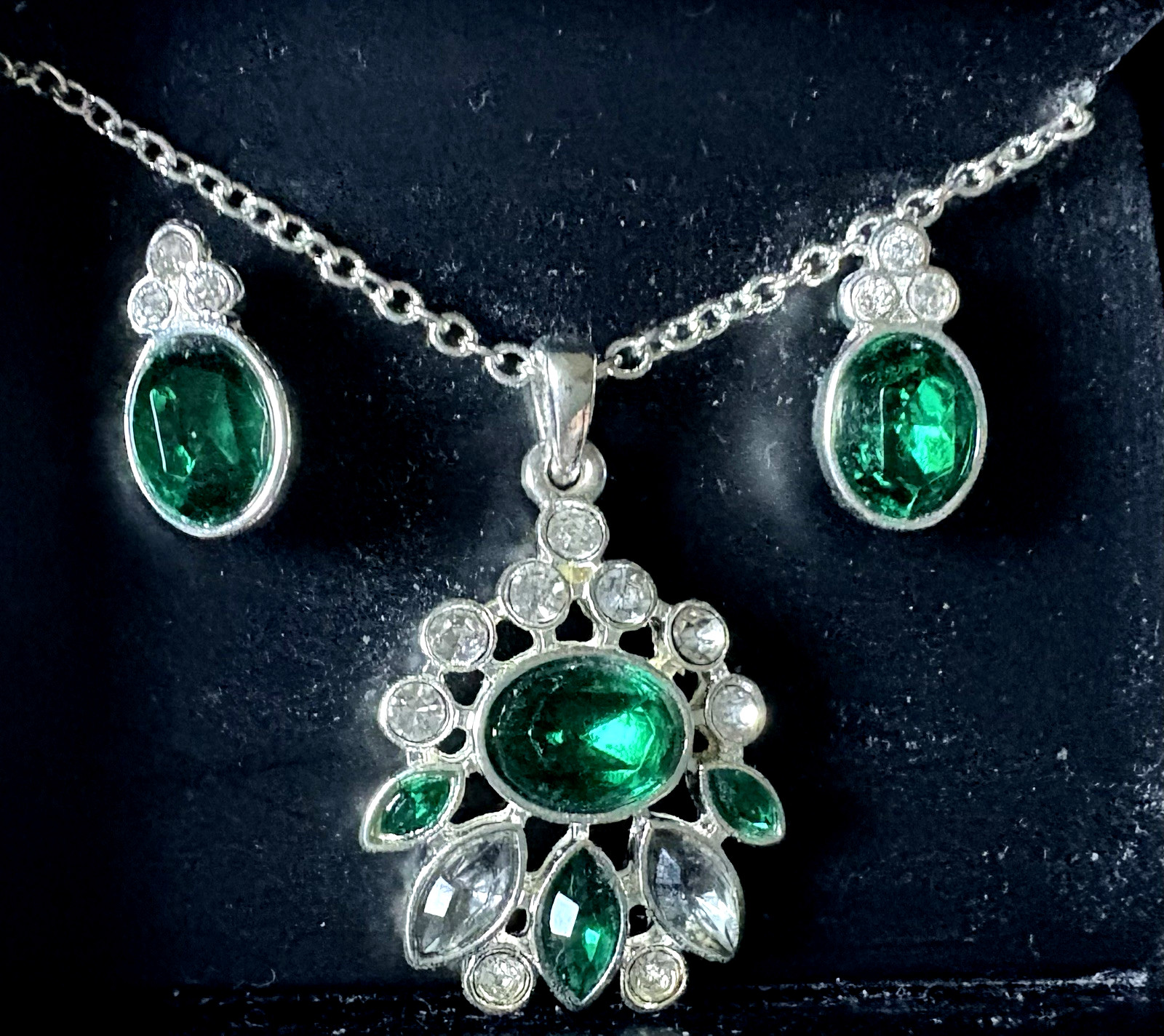 NEW Holiday AVON COLLECTION Shine Like A Crystal NECKLACE EARRING Gift Set