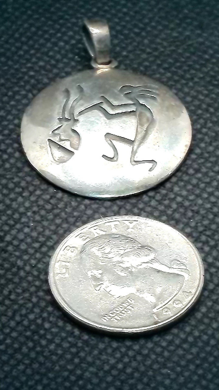 Vtg. Sterling Silver Kokopelli Fire Pot 1.5″ Long 7.4g Round Medallion Pendant
