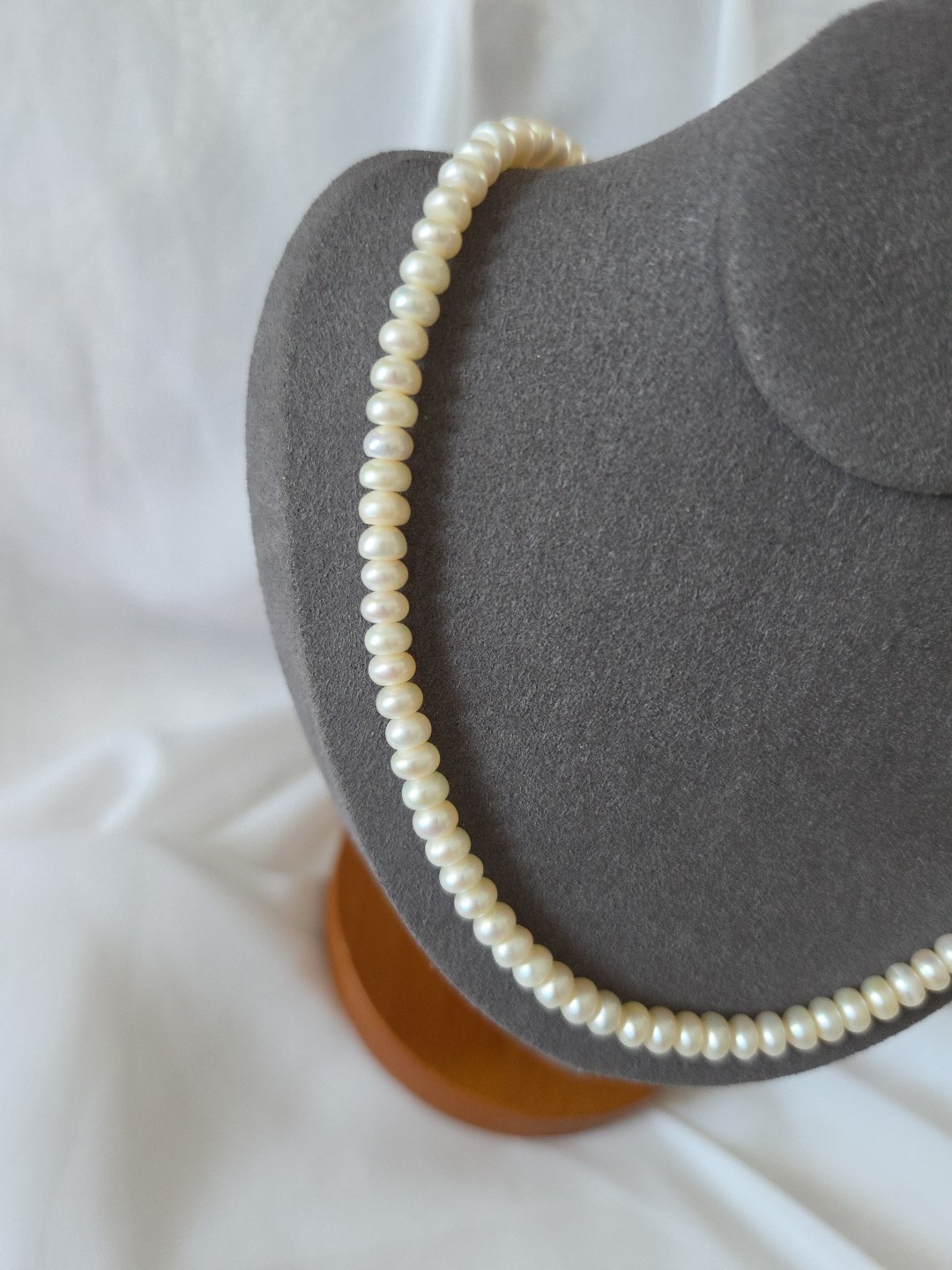 CULTURED FRESHWATER BUTTON PEARL NECKLACE YELLOW GOLD PLATED 925 CLASP 15″