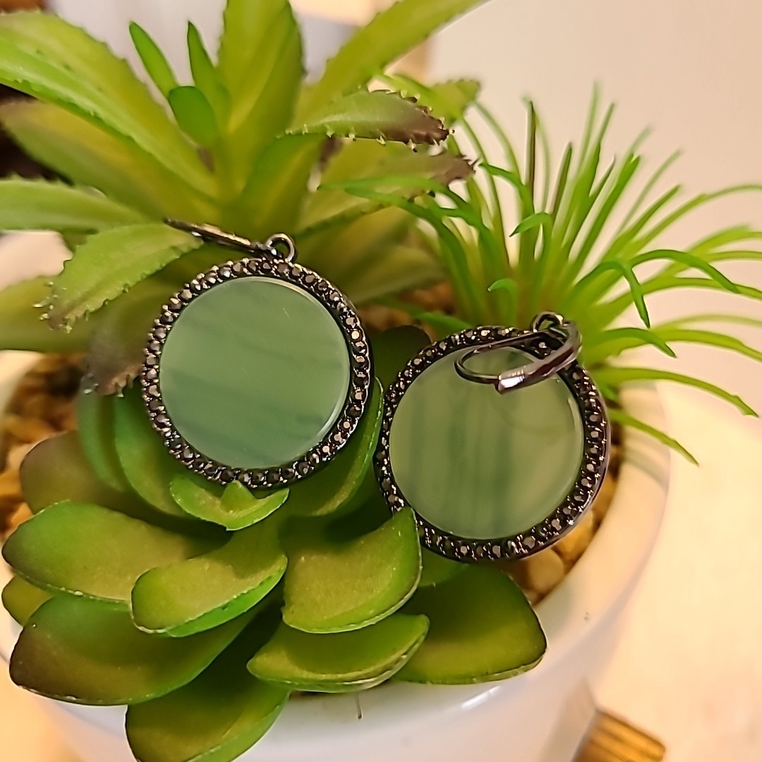 Unknown Brand Elegant Green Dangle Earrings Ladies Pre-Owned Business Casual