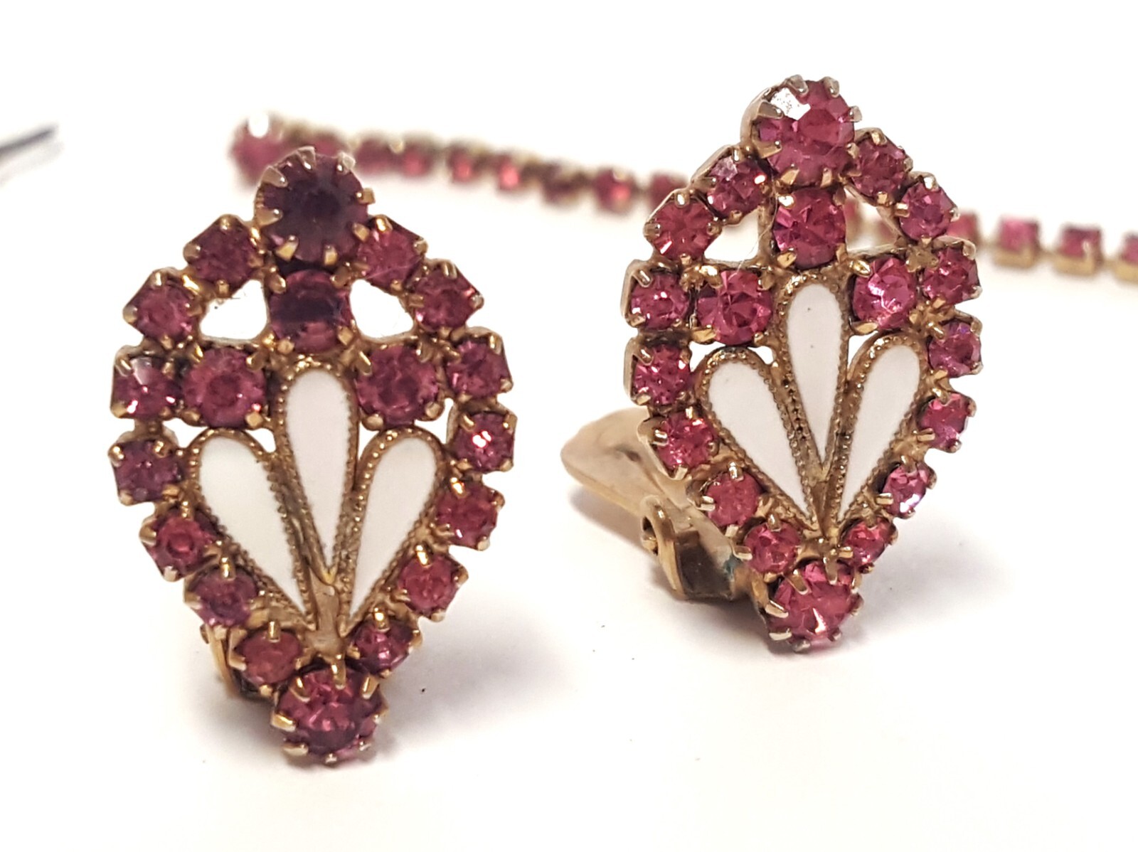 WEISS Pink Rhinestone White Enamel Necklace 15″ Clip Earrings 1″ Set Vtg TLC