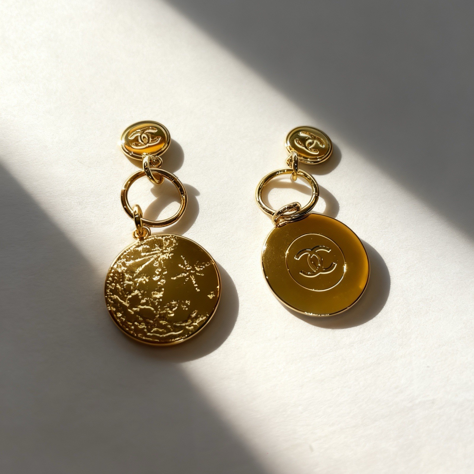 Rare (1) CHANEL Beauty 2023 VIP Gift “Moon” Gold Novelty Charm Pendant Christmas