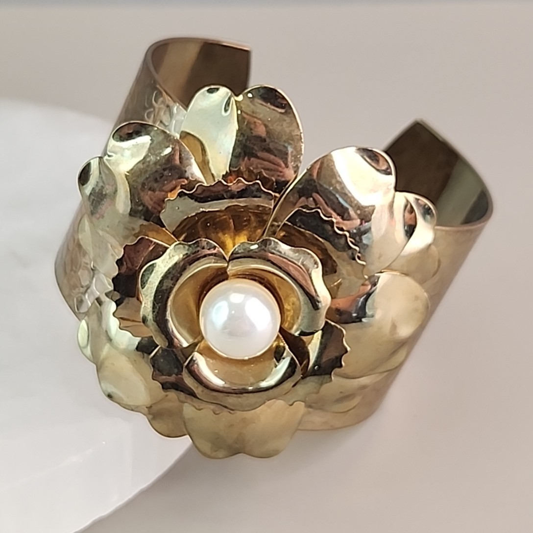Flower Cuff Bracelet Wide Gold Tone 4cm Statement Chunky Pebble Stamped 7″