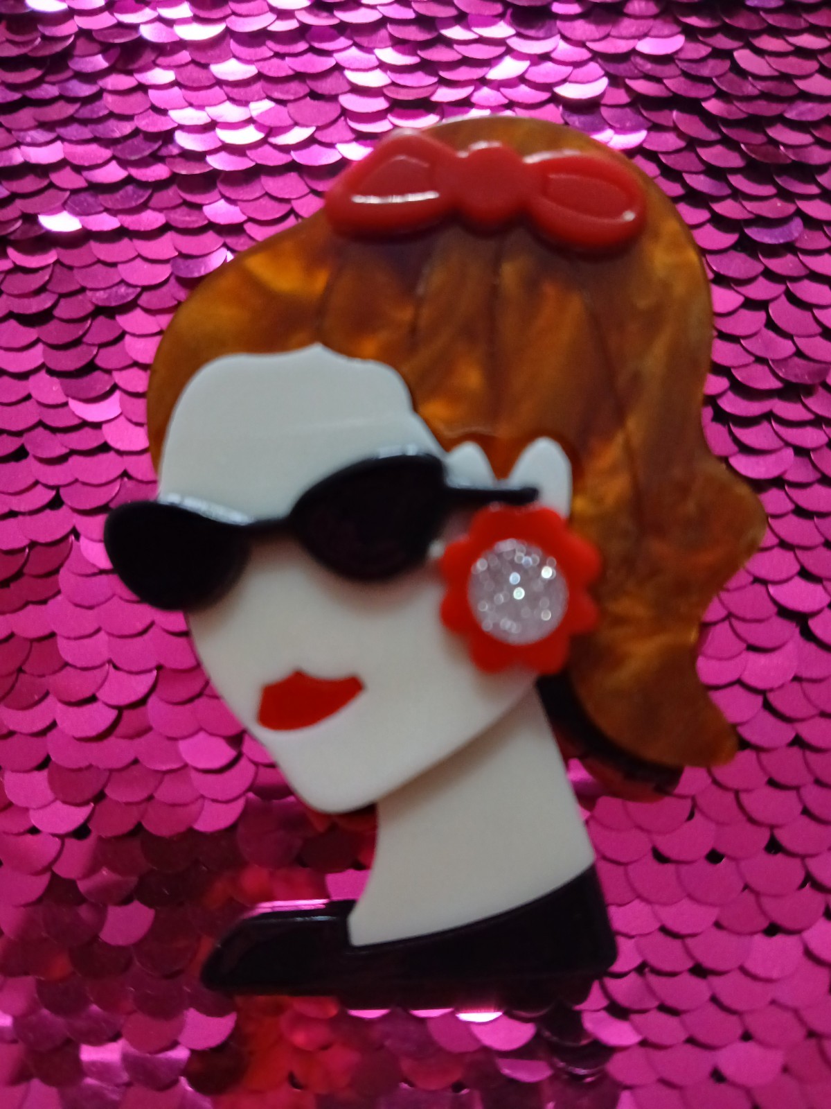 Vintage Style Ladies Head And sunglasses Brooch.black And Red Acrylic.3 Layers