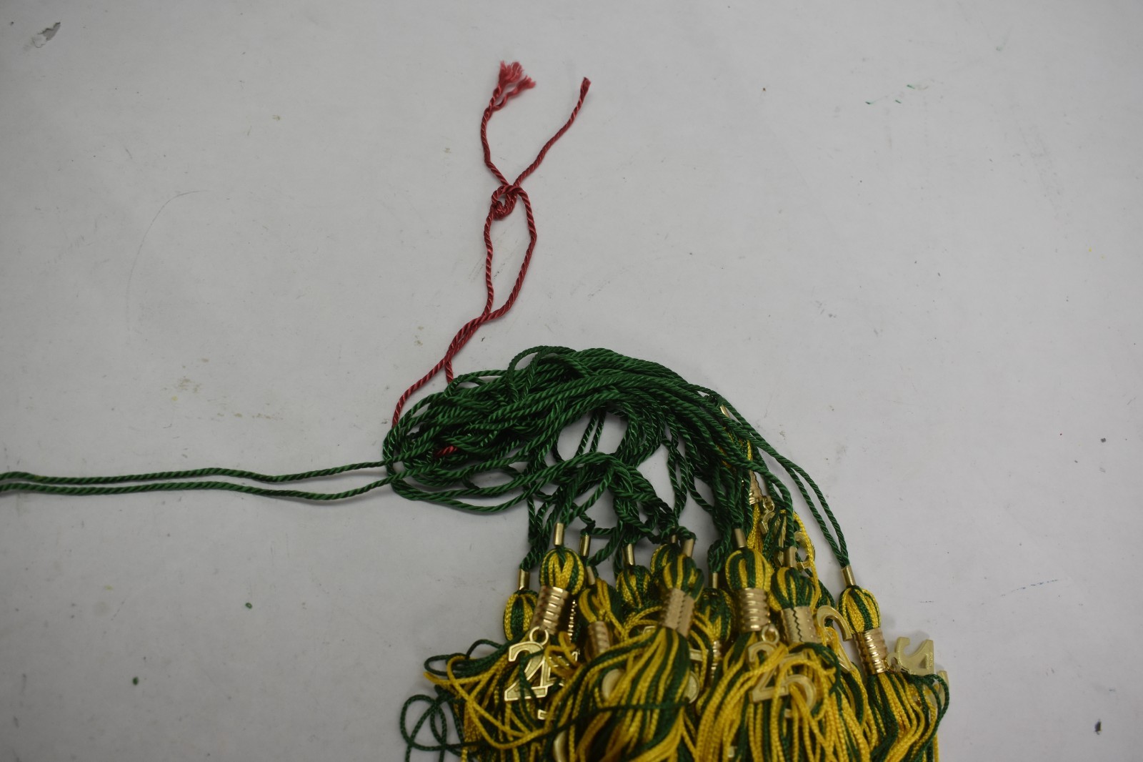 20pc Green & Yellow Class 2025 Tassels Silver Bling Charm Graduation 9″ Jostens