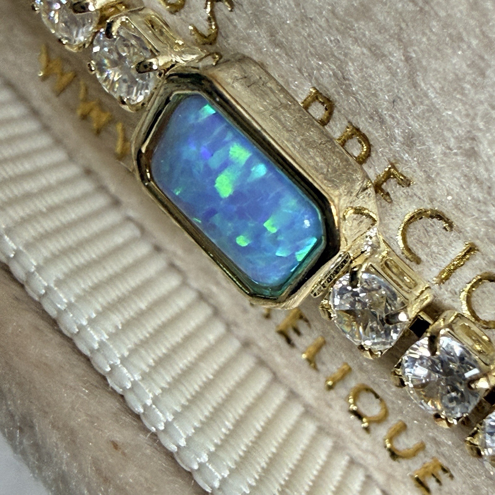 NWT Neo Relique Brass Precious Metal Plated Emerald Color Heart Bracelet