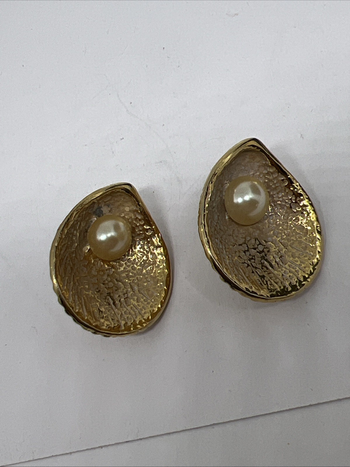 Vintage Signed GJD Gold Tone Clam Shell Faux Pearl Clip On 1.3” Earrings