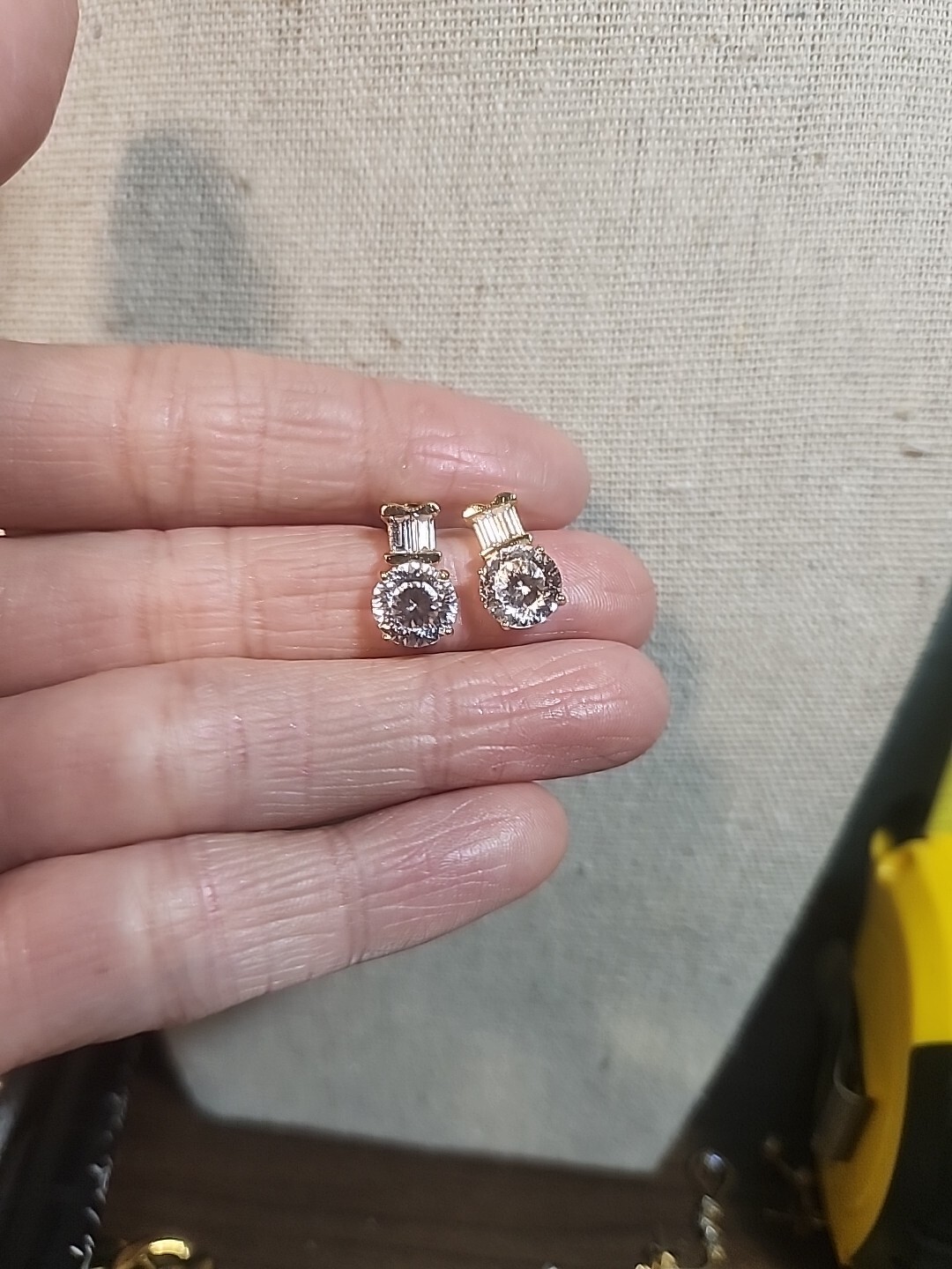 10k yellow Solid gold cubic zirconia Earrings 3.5g Strong And Well Made.