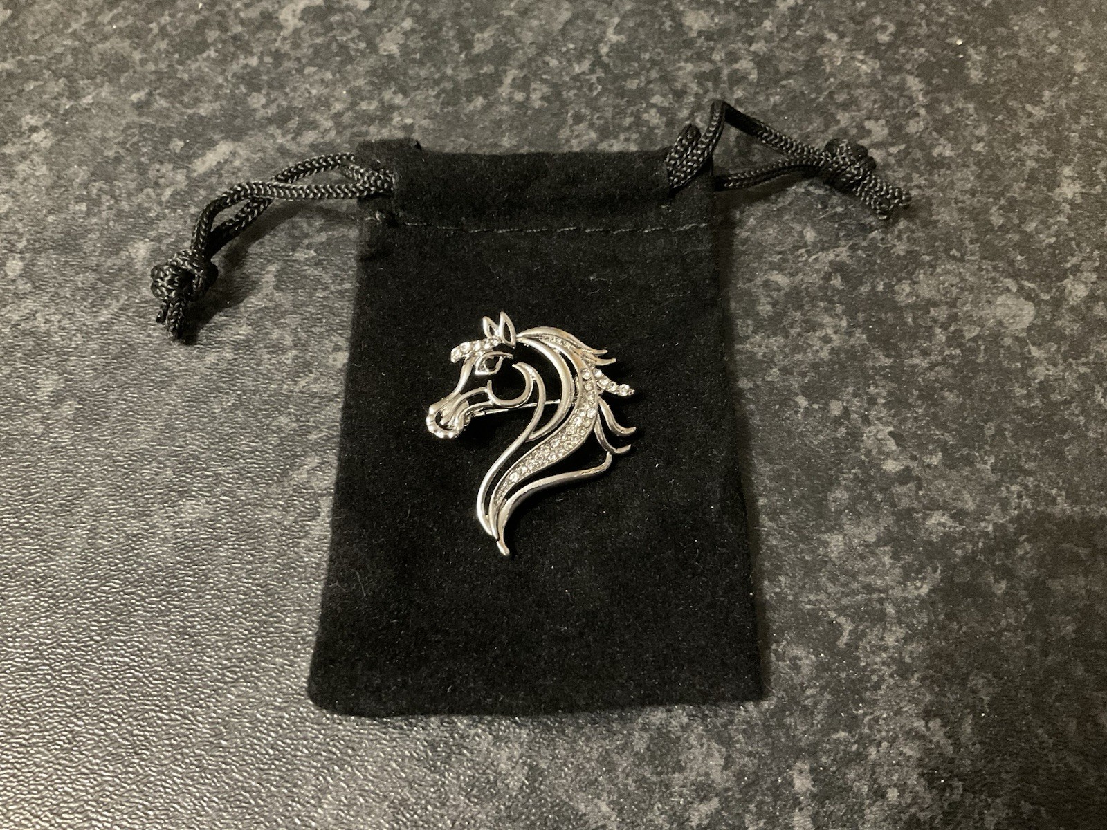 Small Size Silver Tone Horse Head Brooch With Crystal, Perfect Gift 2.5cm X 3cm