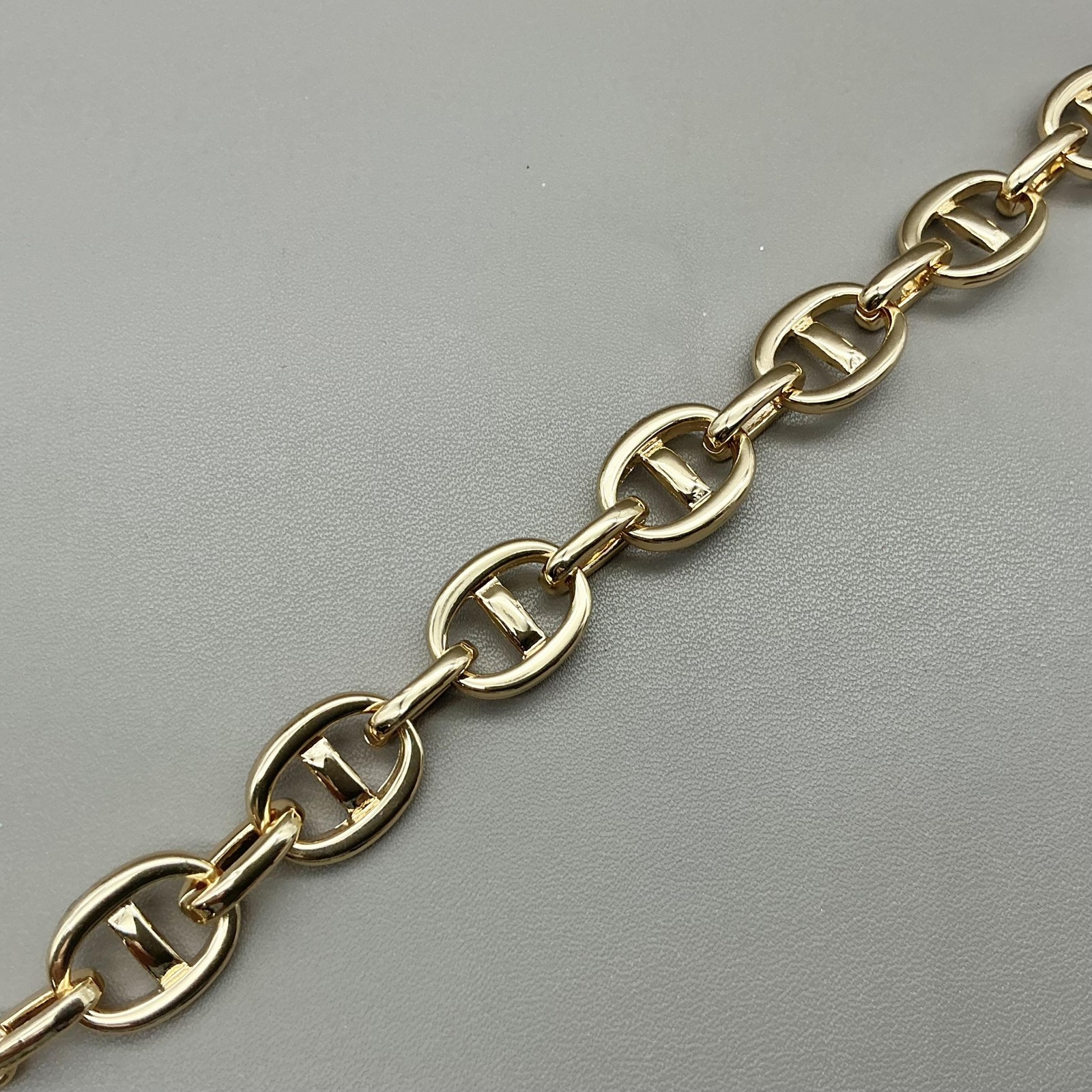 Vince Camuto Bracelet Gold Tone Chain Link Womens Logo Charm Lobster Clasp 8″