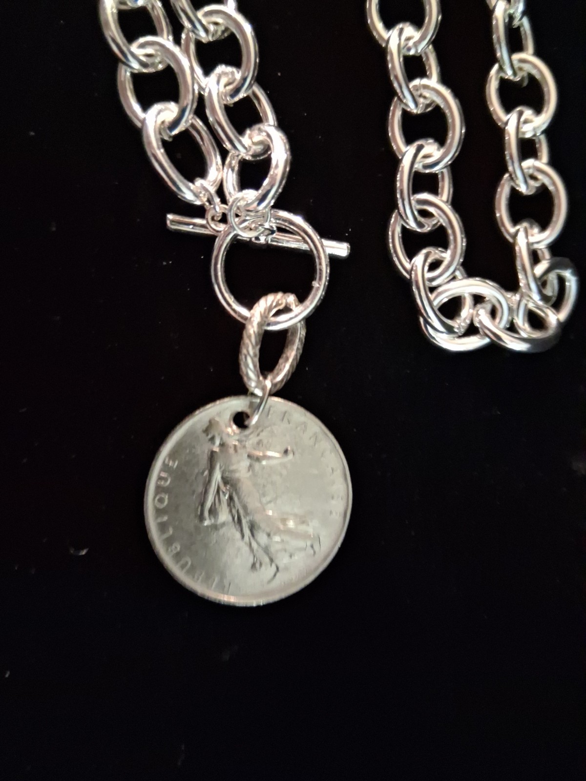 18 Inch Silvertone Oval Link Chain With A Coin Pendant (1Franc)