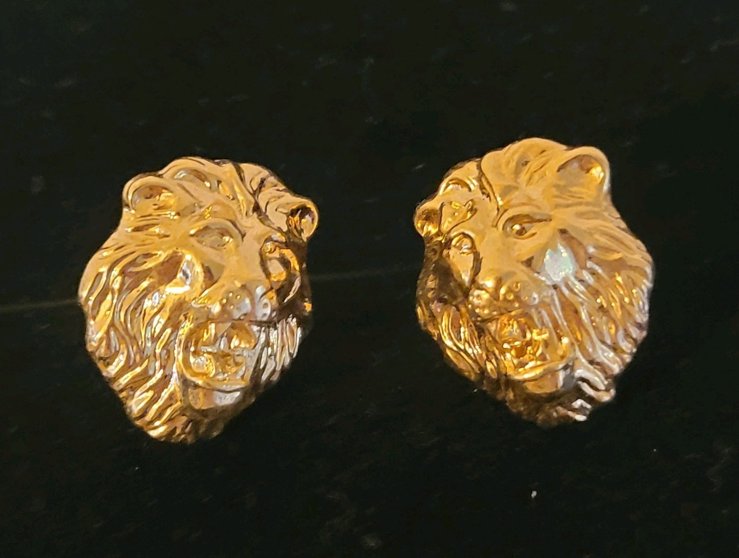 Vintage Yellow Gold Tone Lion Head Stud Post Pierced Earrings .75″ Unsigned