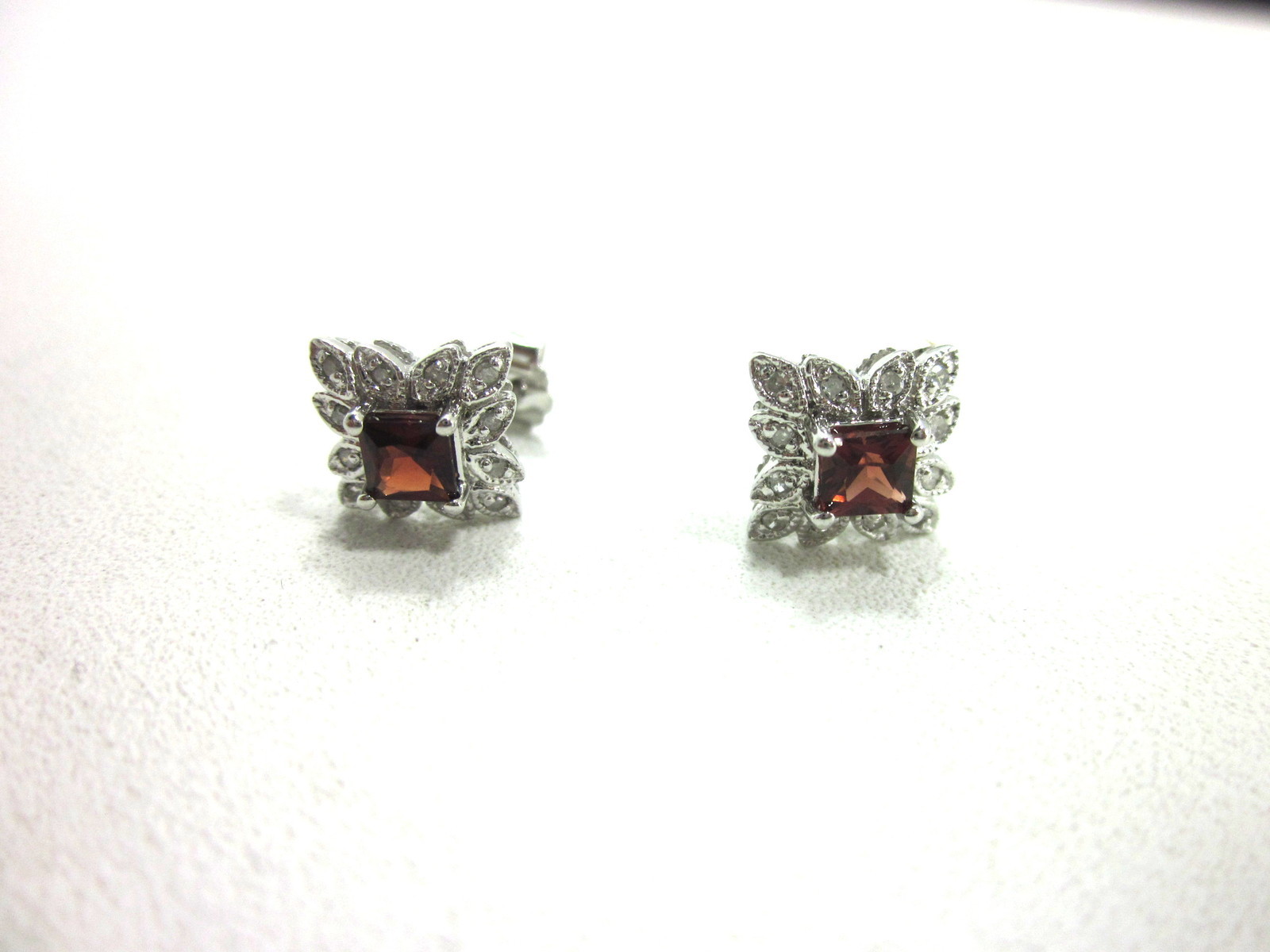 10K STERLING SILVER LEAF SQUARE GARNET DIAMOND EARRINGS (1/10 CTTW) IMPORTED NEW