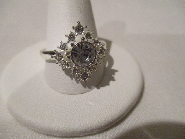 AVON Snowy Shimmer Collection Glass Stone Surrounded /Rhinestones Silvertone 10