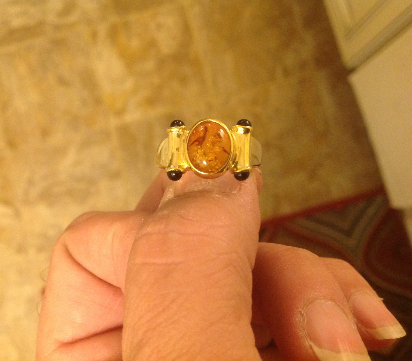 Vintage Lee Sands / Louis Stern Amber Onyx Gold Tone Ring SZ 9