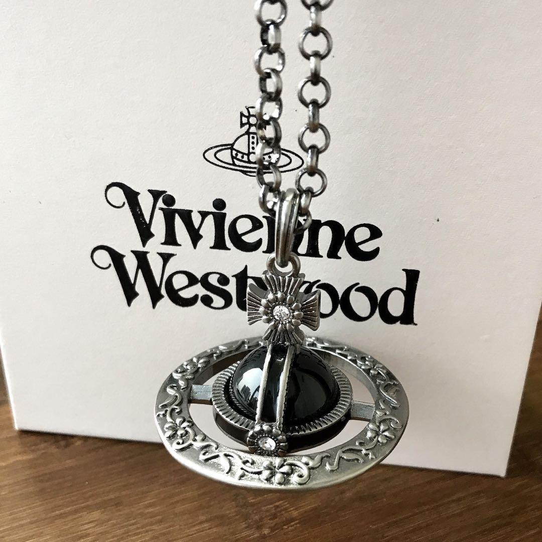 Vivienne Westwood Small Orb Necklace Flower Black Gunmetal 4.5 In Box/Drawstring