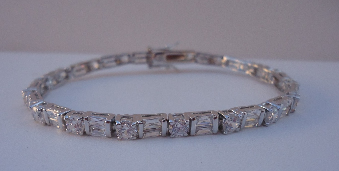 925 STERLING SILVER LADIES TENNIS BRACELET18ct LAB CREATED DIAMOND / 7.5” LONG
