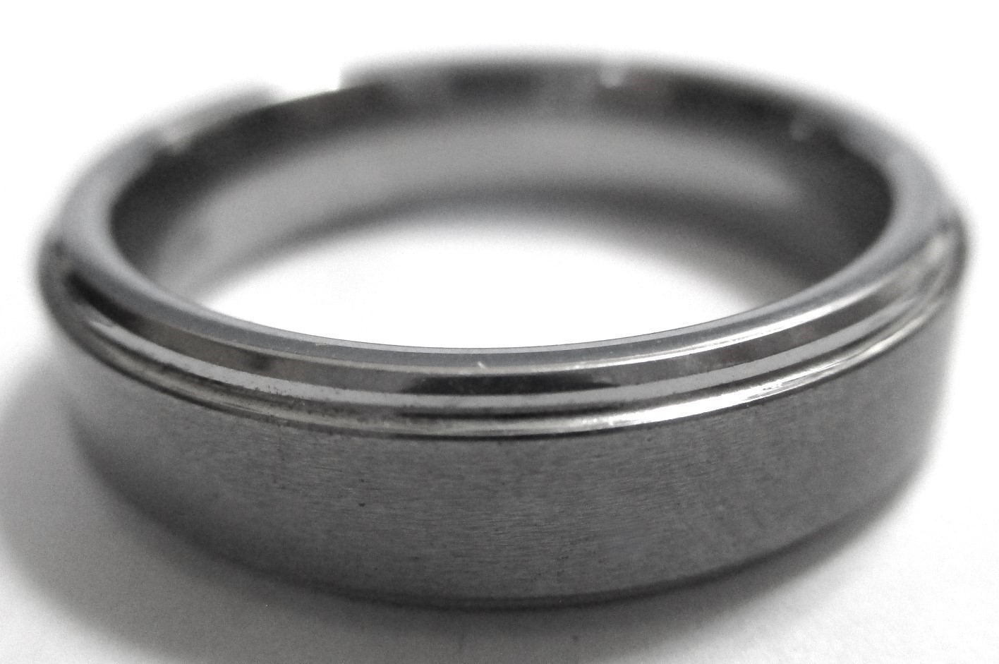 5MM GUN METAL GRAY TUNSTEN CARBIDE MEN’S WEDDING BAND RING, GROOVED EDGE, SZ 11