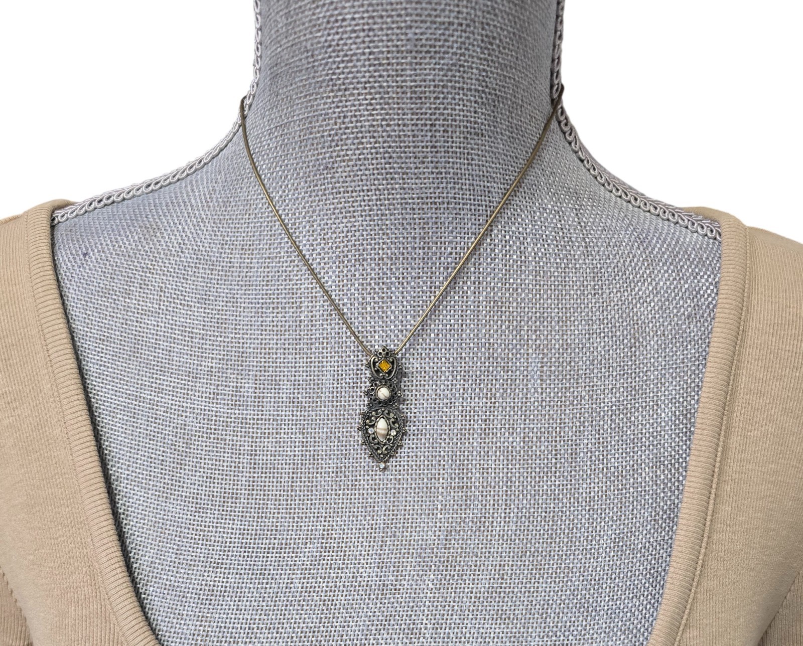 Stephan & Co Women’s Trendy Brass Plated Daint Pendant Necklace NWT