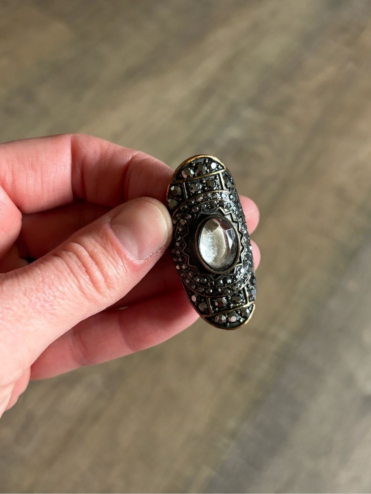 Vintage women size 13.5 dark metal black clear rhinestone statement knuckle ring