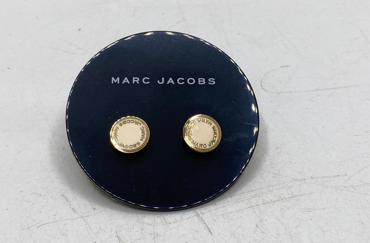 Marc Jacobs Gold Tone Cream Enamel Logo Disc Stud Earrings 10mm NWT