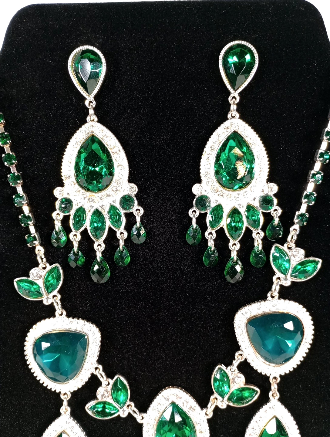 Avon Hollywood Glamour Green Rhinestone Necklace & Earrings Set Emerald Tone