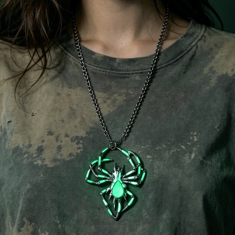 3Pcs Creative Luminous Spider Necklace Fashion Men Hip-hop Insect Pendant