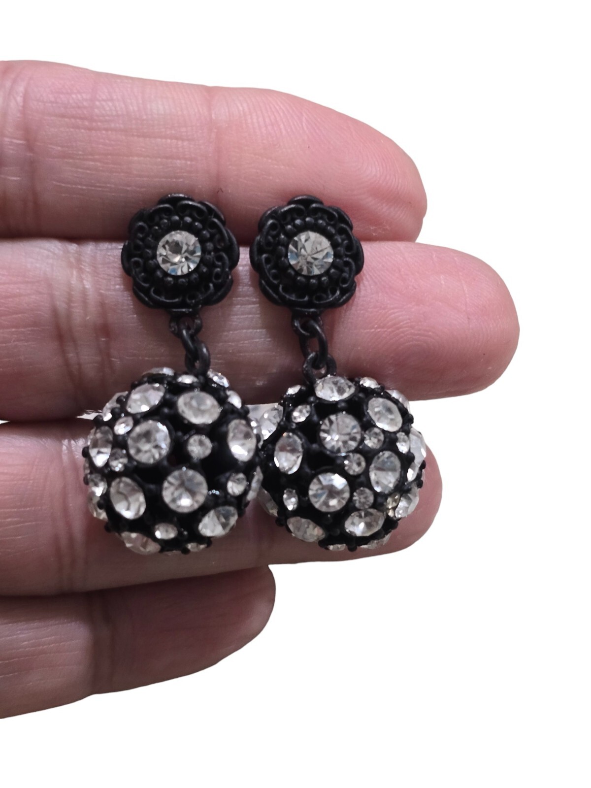 Women’s Black Plated Rhinestone Pierced Dangle Drop Earrings NWOT
