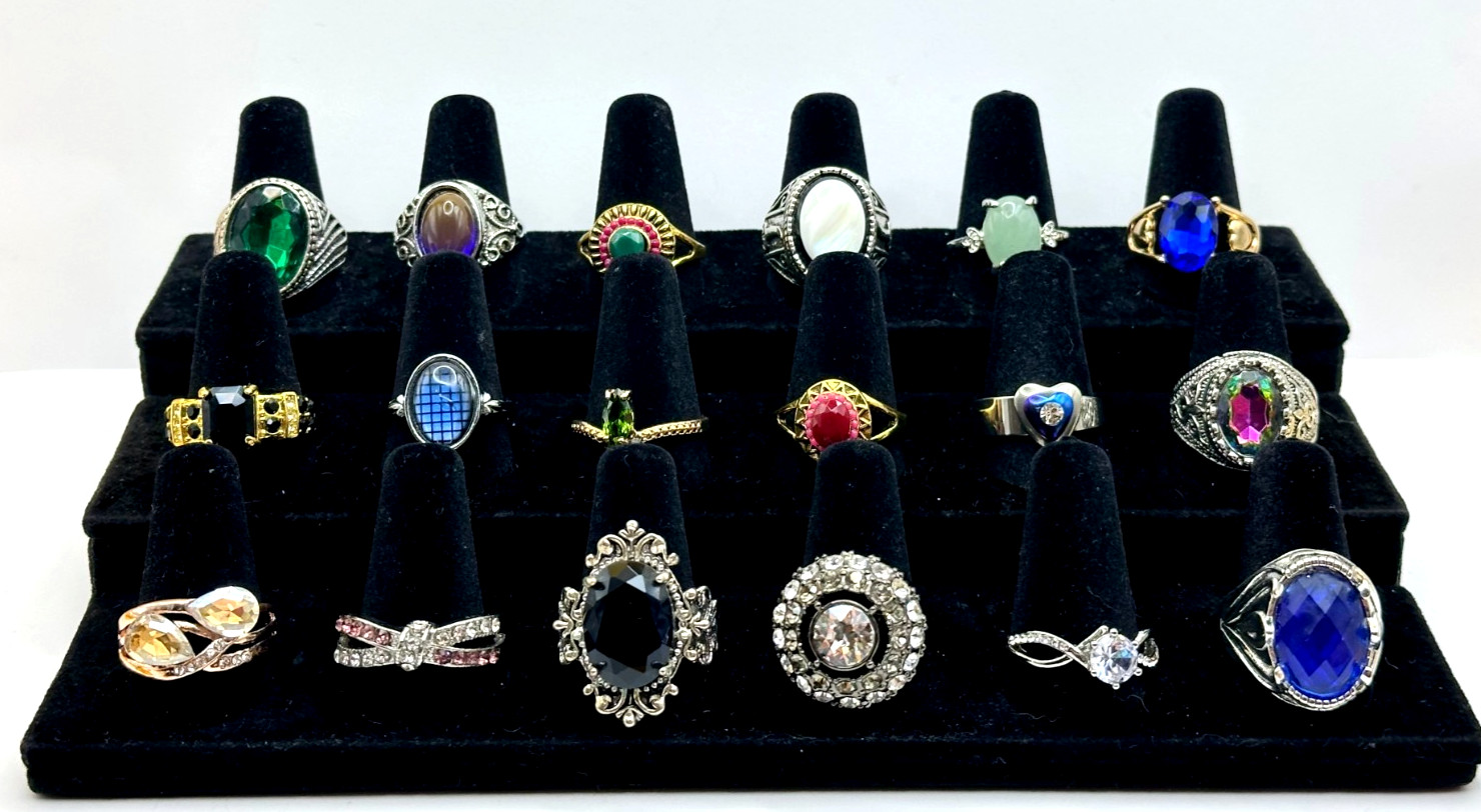 Lot of 18 Gold & Silver Tone Rings Including 1 Signed P Design 10-10.5 R-118