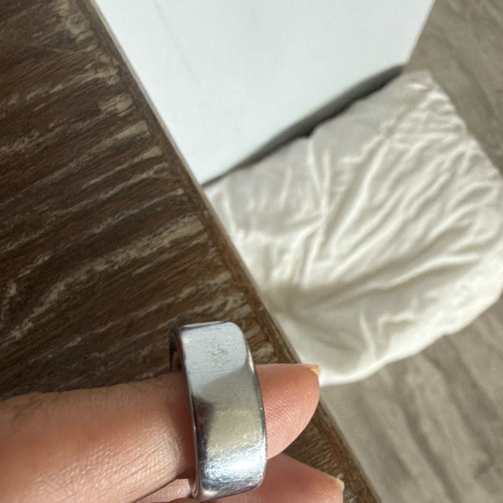 Woman Oura ring 4. Size 6 chrome