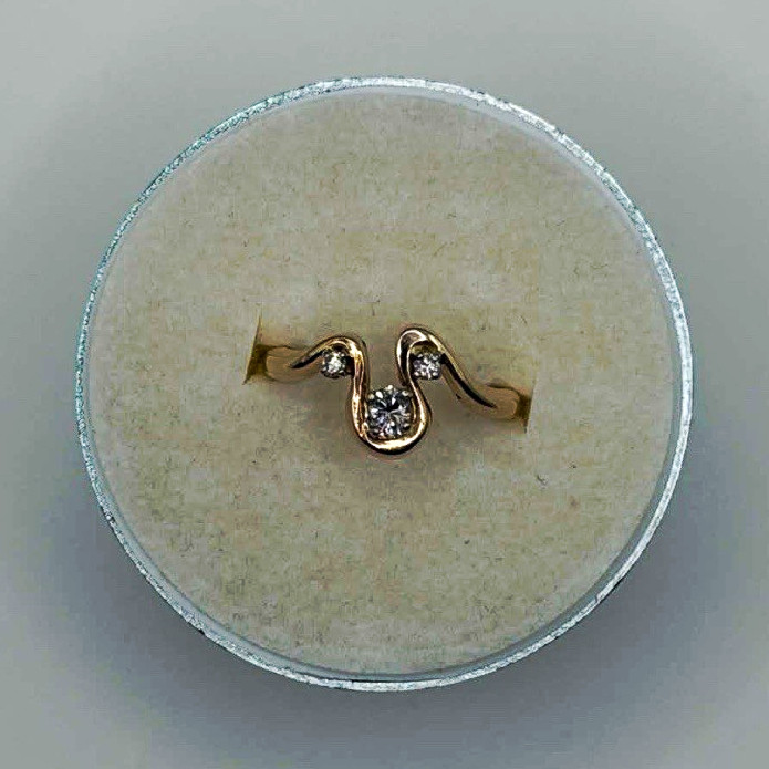 14k Yellow Gold Wave Swirl Band Ring Size 5.5 with Diamonds
