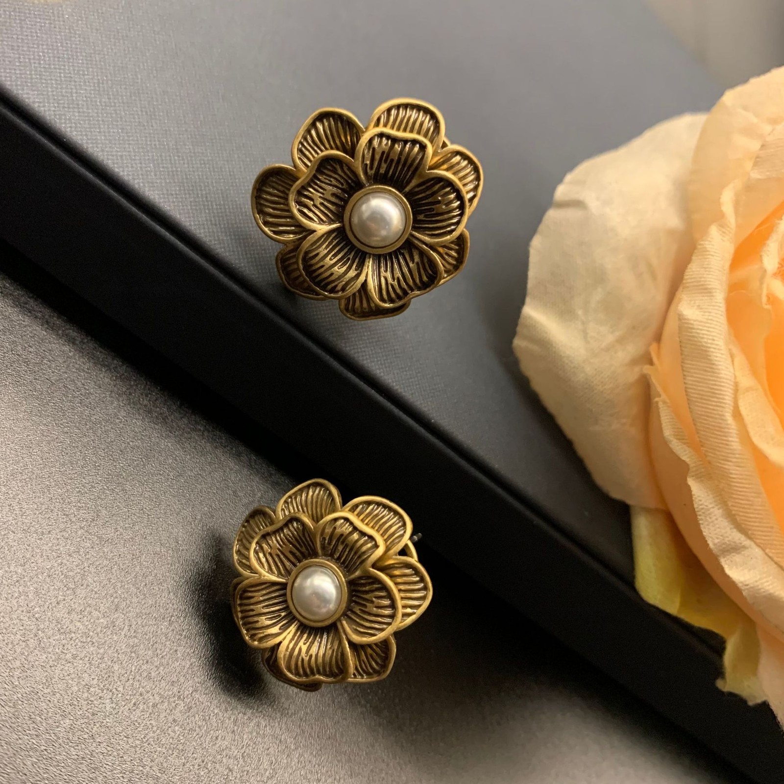 Retro Pure Copper Flower Shaped Earrings Studs Exquisite Women Jewelry Gifts
