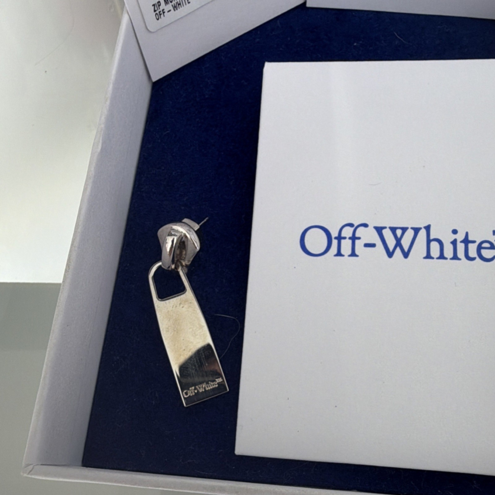 Off-White earring with box and pouch