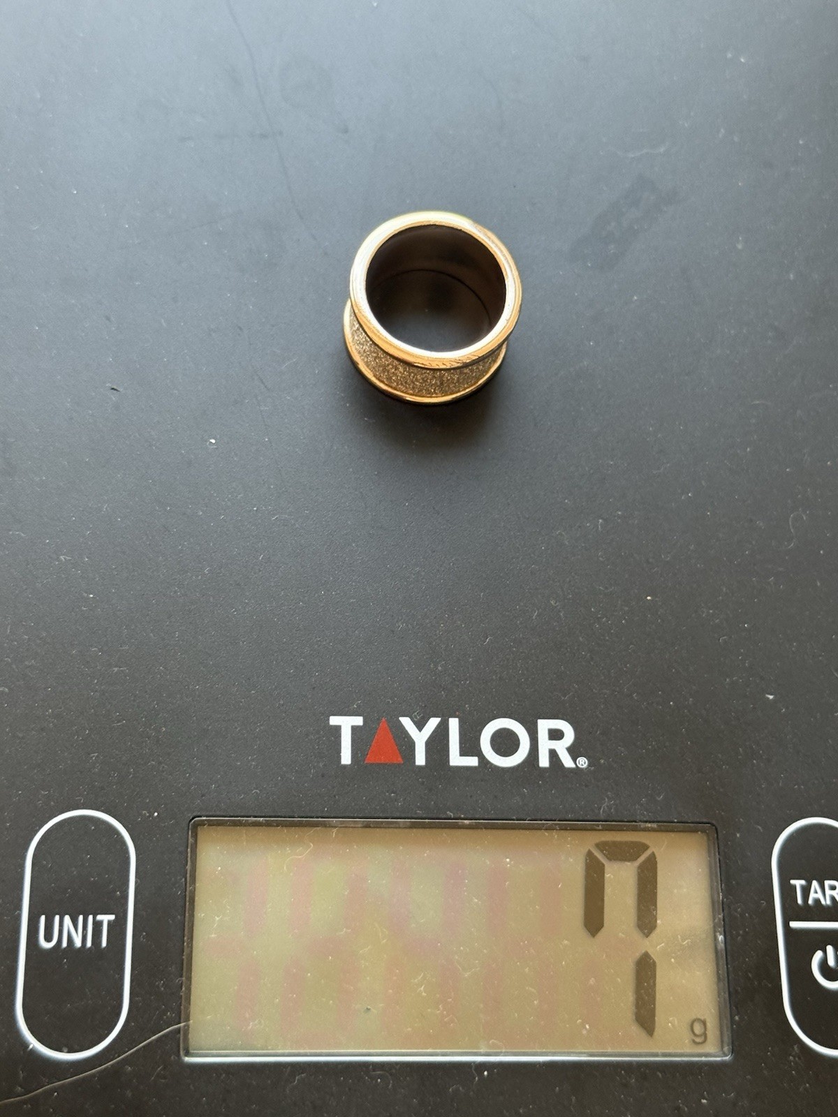 #7 Gold Tone Wide Band Ring Textured Center w/ Gold-Tone Edges Metal Size 7-7.5
