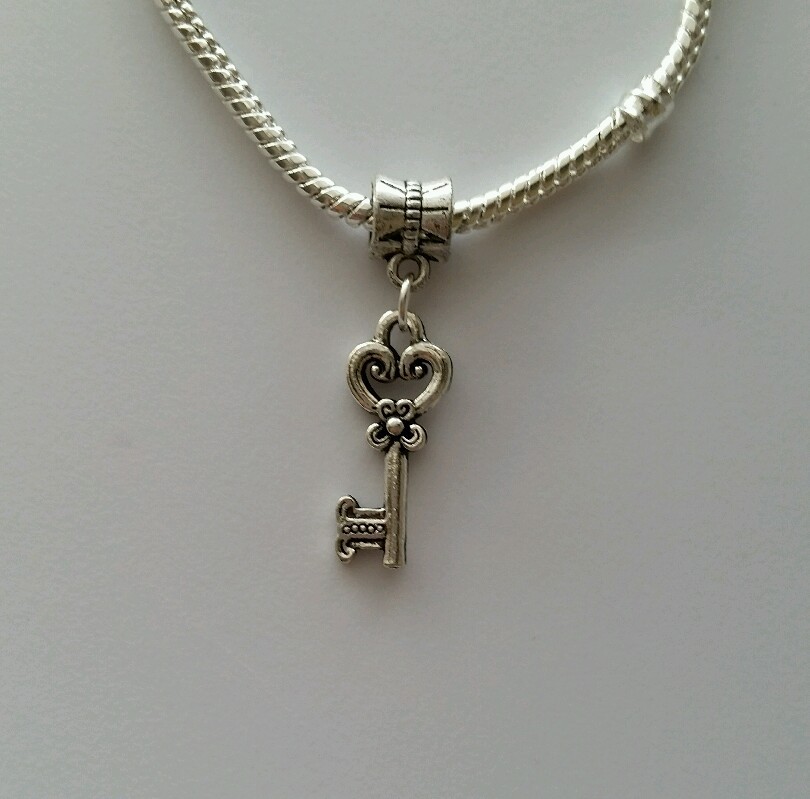 Antique Key Heart Dangle Bead for Silver European Bracelets Or Clip On Charm