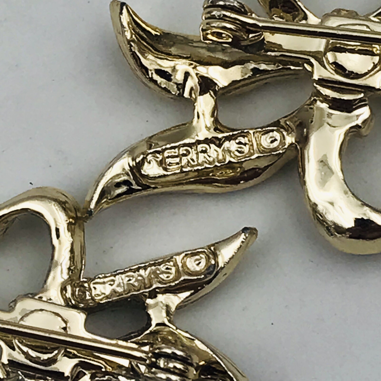 Two (2) Gerrys Signed Silver Tone Ribbons Pin Brooches 1 1/4″x1″ & 1 1/8″x7/8″