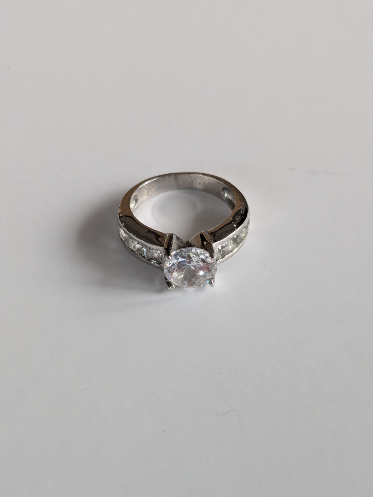 Sparkling Faux Diamond Silver-Tone Statement Engagement Style Ring Size 5 B11