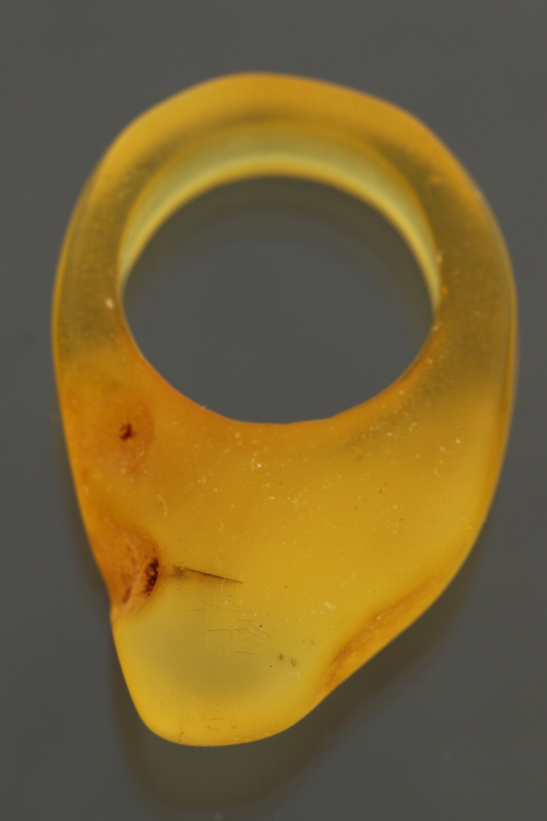 Genuine BALTIC Sea AMBER Solid Piece Carved RING 4.75 UNISEX 15.5mm 2.9g 40125-3