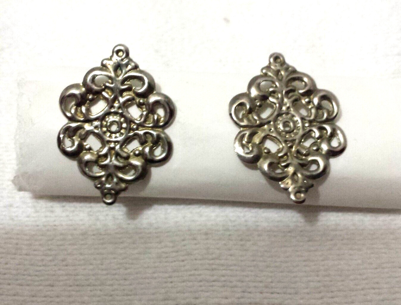 Vintage Silvertone Filigree Textured Shield-Like Earrings Posts 7/8″ x 1-1/8″ L